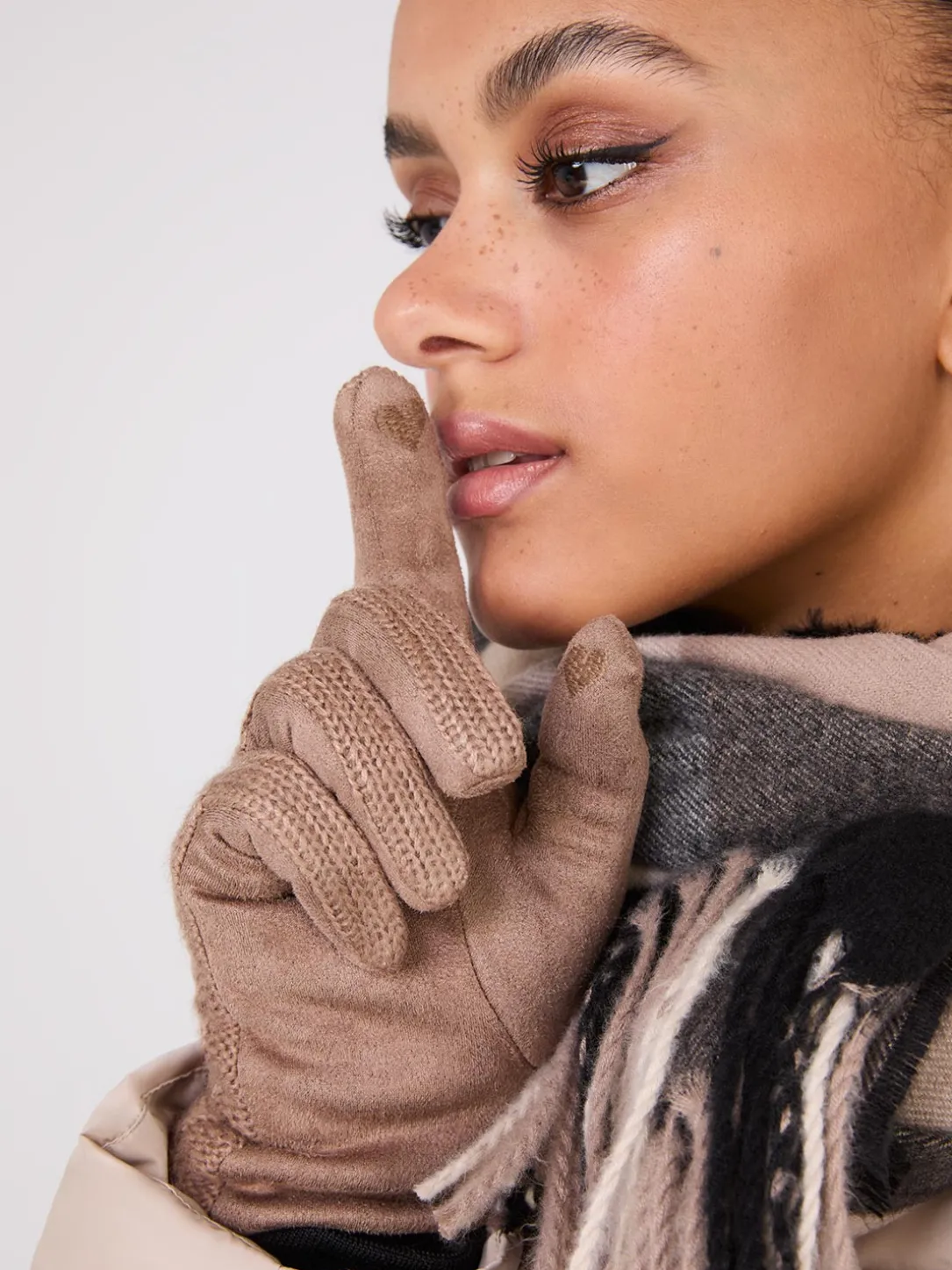 Cable Knit ITouch Gloves