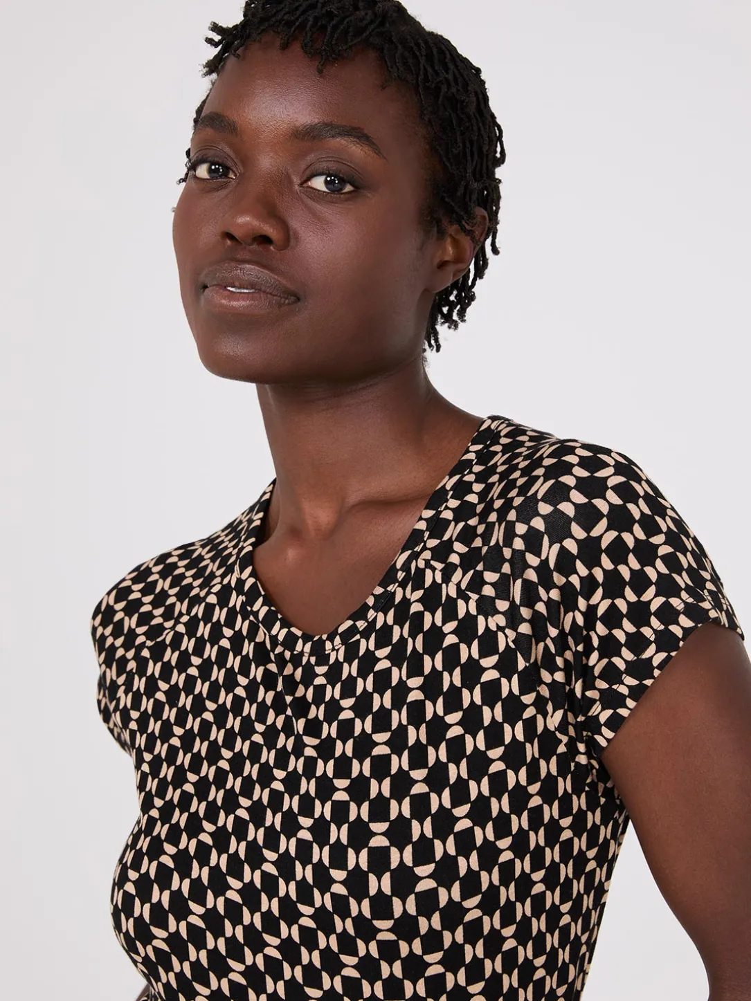 Geo Print Raglan Sleeve T-Shirt
