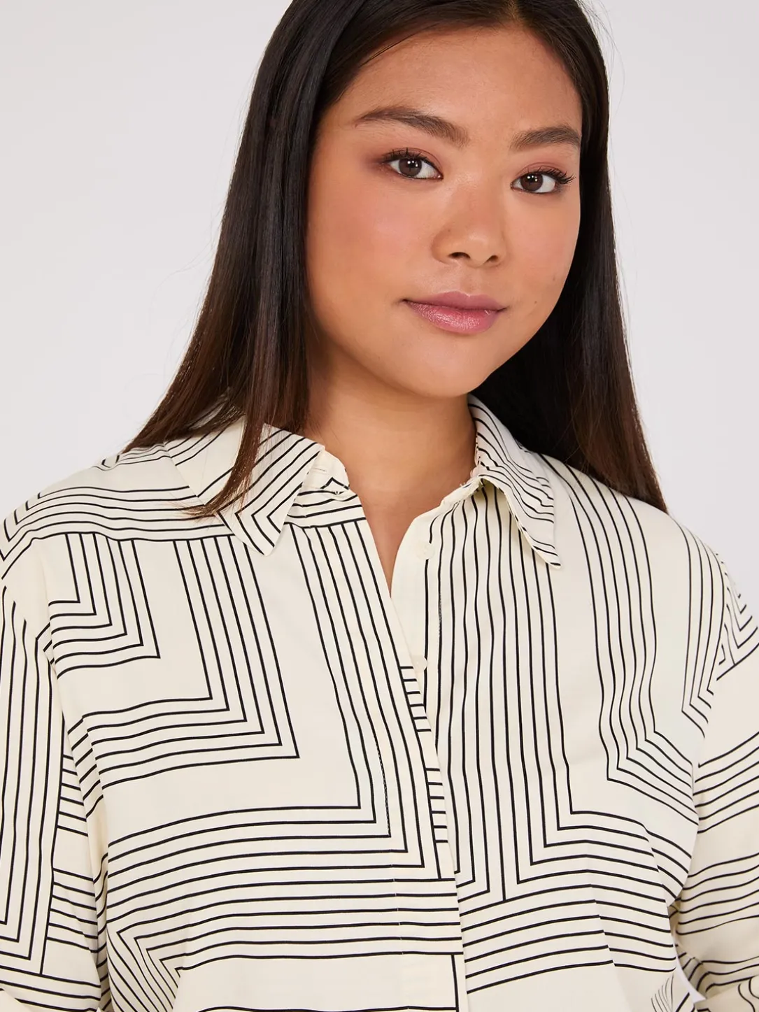 Geo Print Rounded Hem Blouse