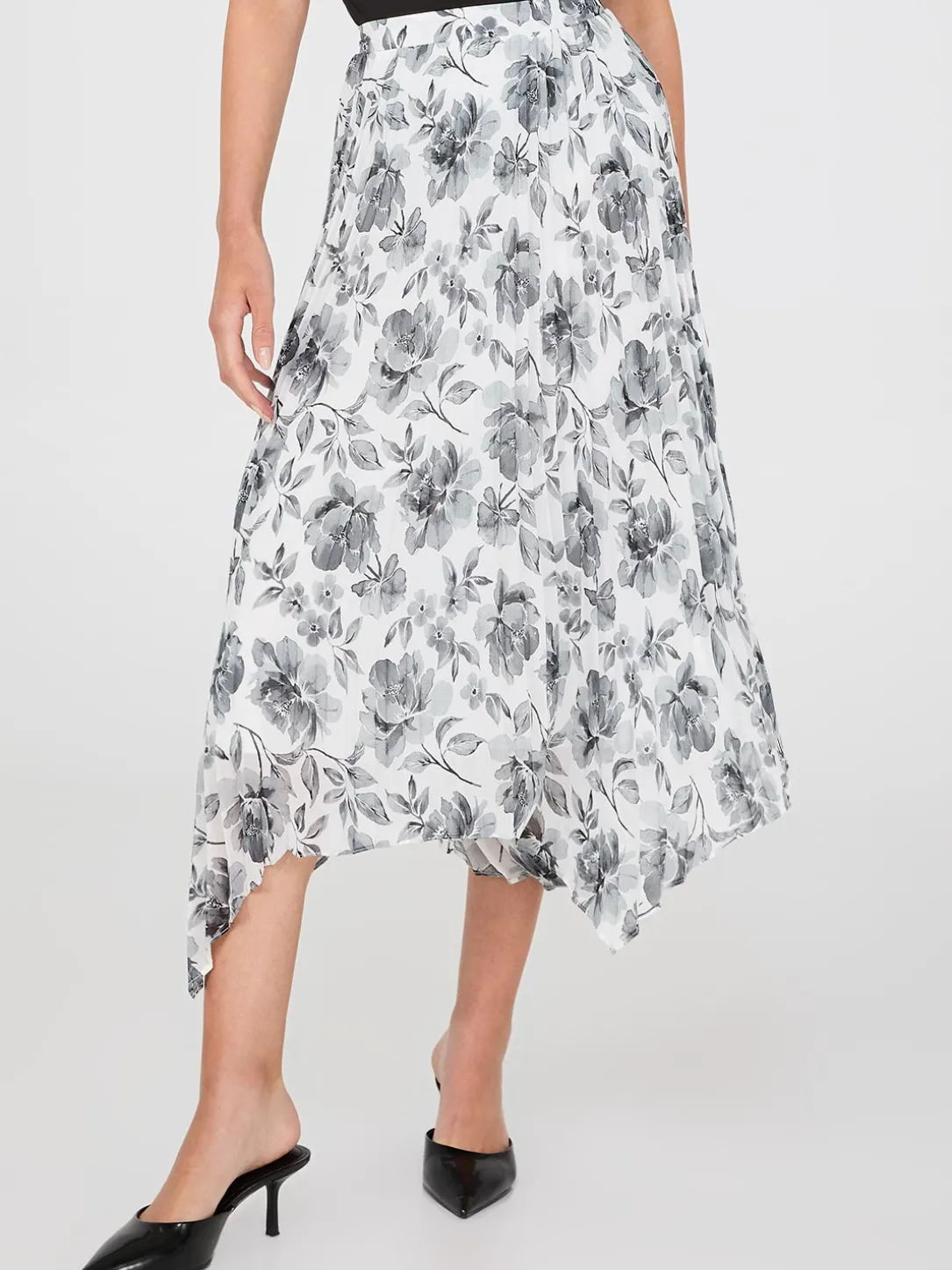 Printed Asymmetrical Hem Chiffon Skirt