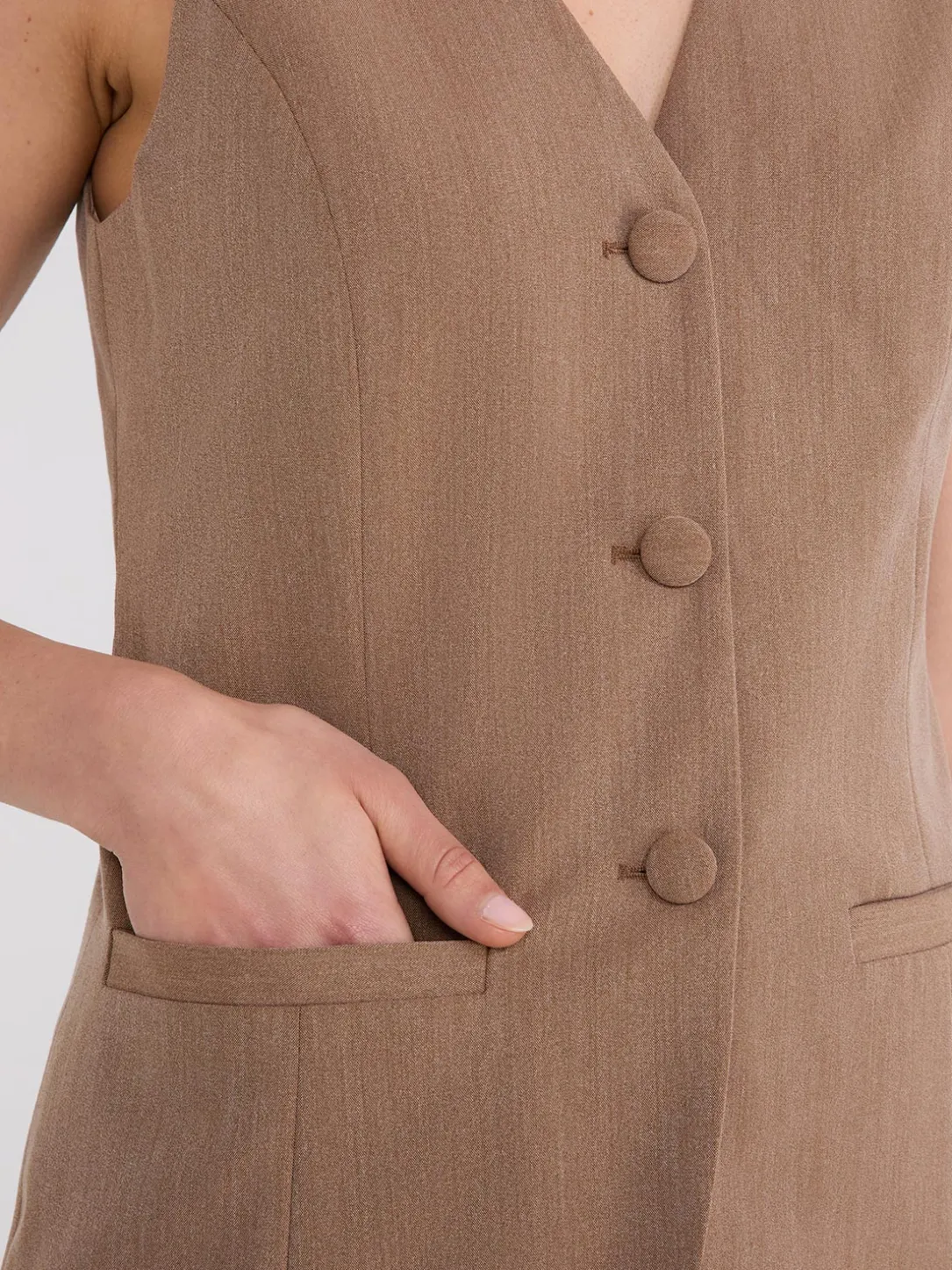 Sleeveless 3-Button Blazer