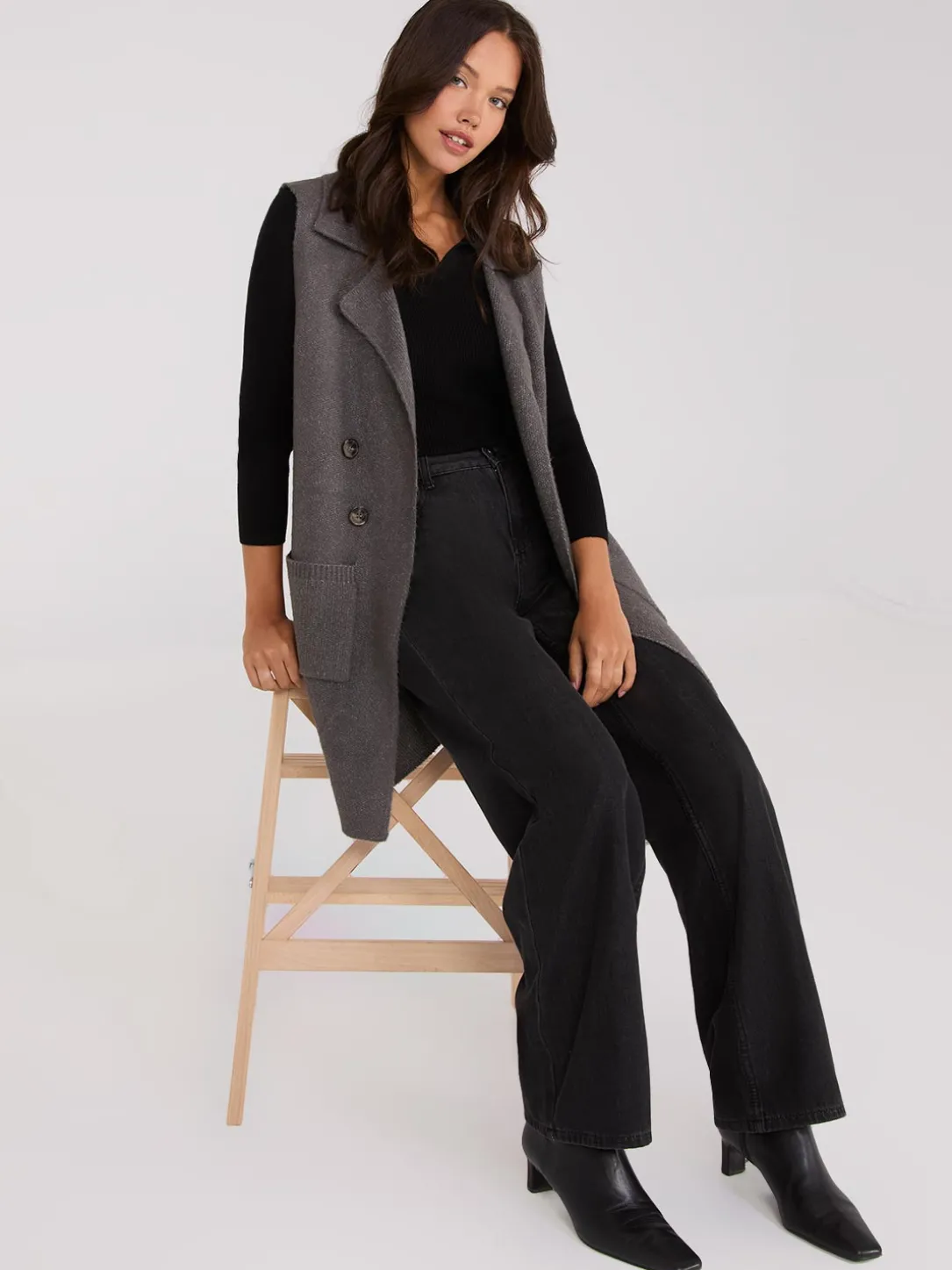 Sleeveless Collared Duster